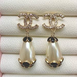 CHANEL Teardrop Pearl earrings with Black Camelia petals